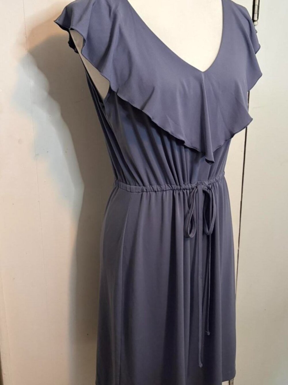 Slinky slate grey semi formal ruffle dress size M Daisy Fuentes wedding guest